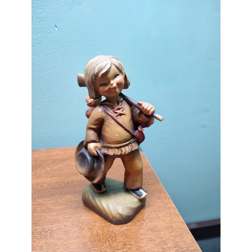 Vintage ANRI carved Boy Hunter w Gun & Squirrel Ferrandiz ITALY wood #639 6.5" t